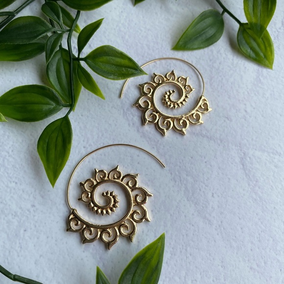 Tribal spiral hoop earrings - Picture 4 of 4